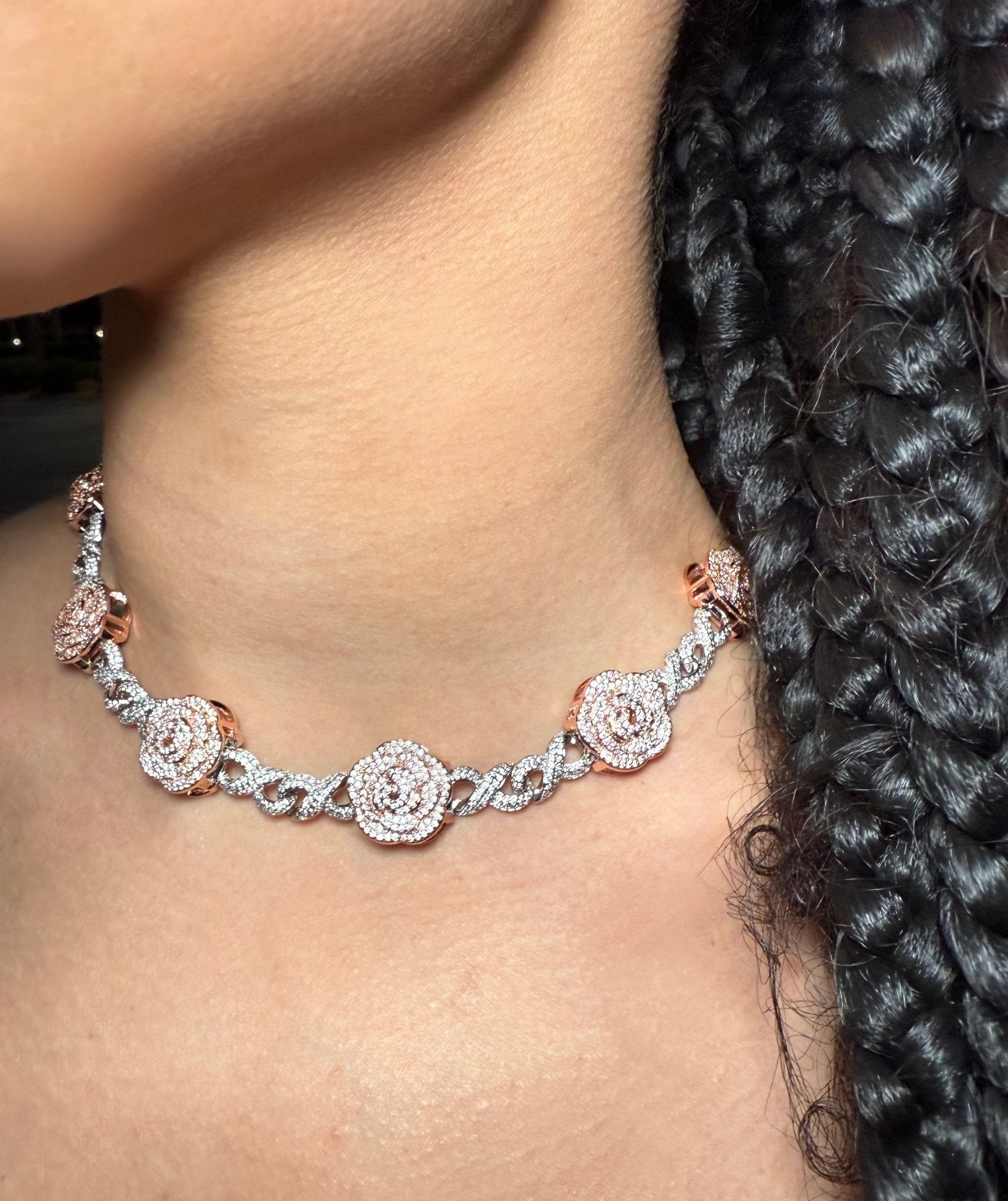 Rose Infinity Necklace — ten rose gold roses on infinity-style chain — CharmBox rose infinity necklace