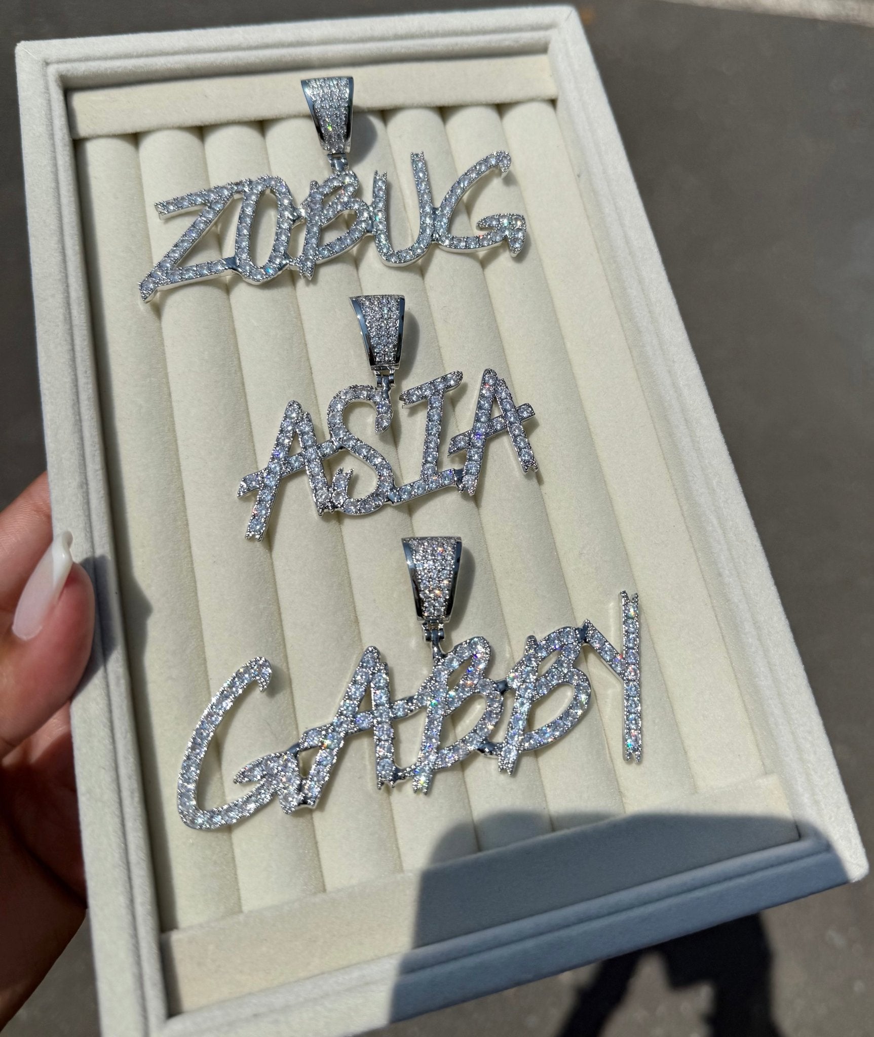 Custom VVS ICY Font Name – alternate angle