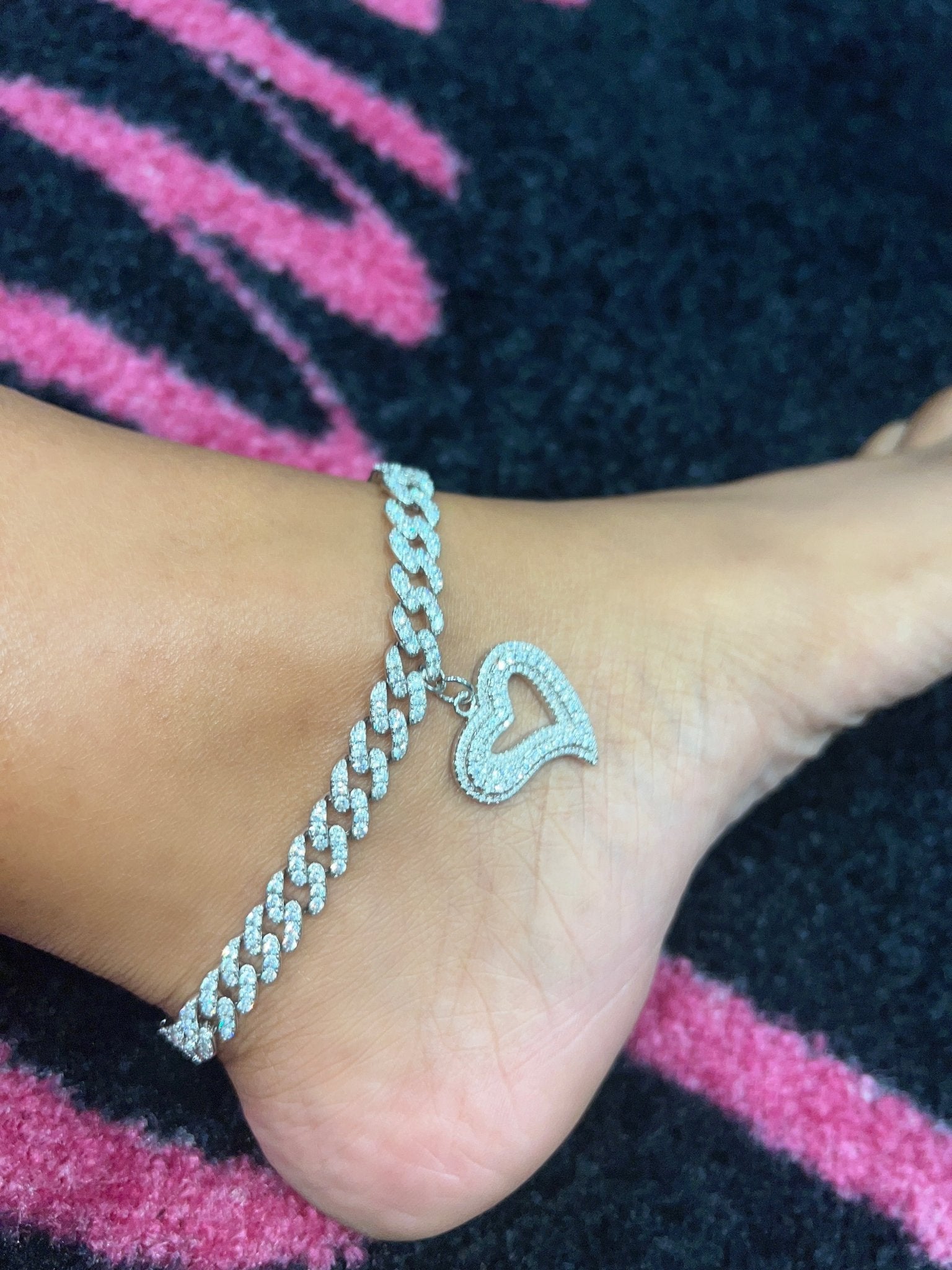 Tilted Heart Anklet – alternate angle