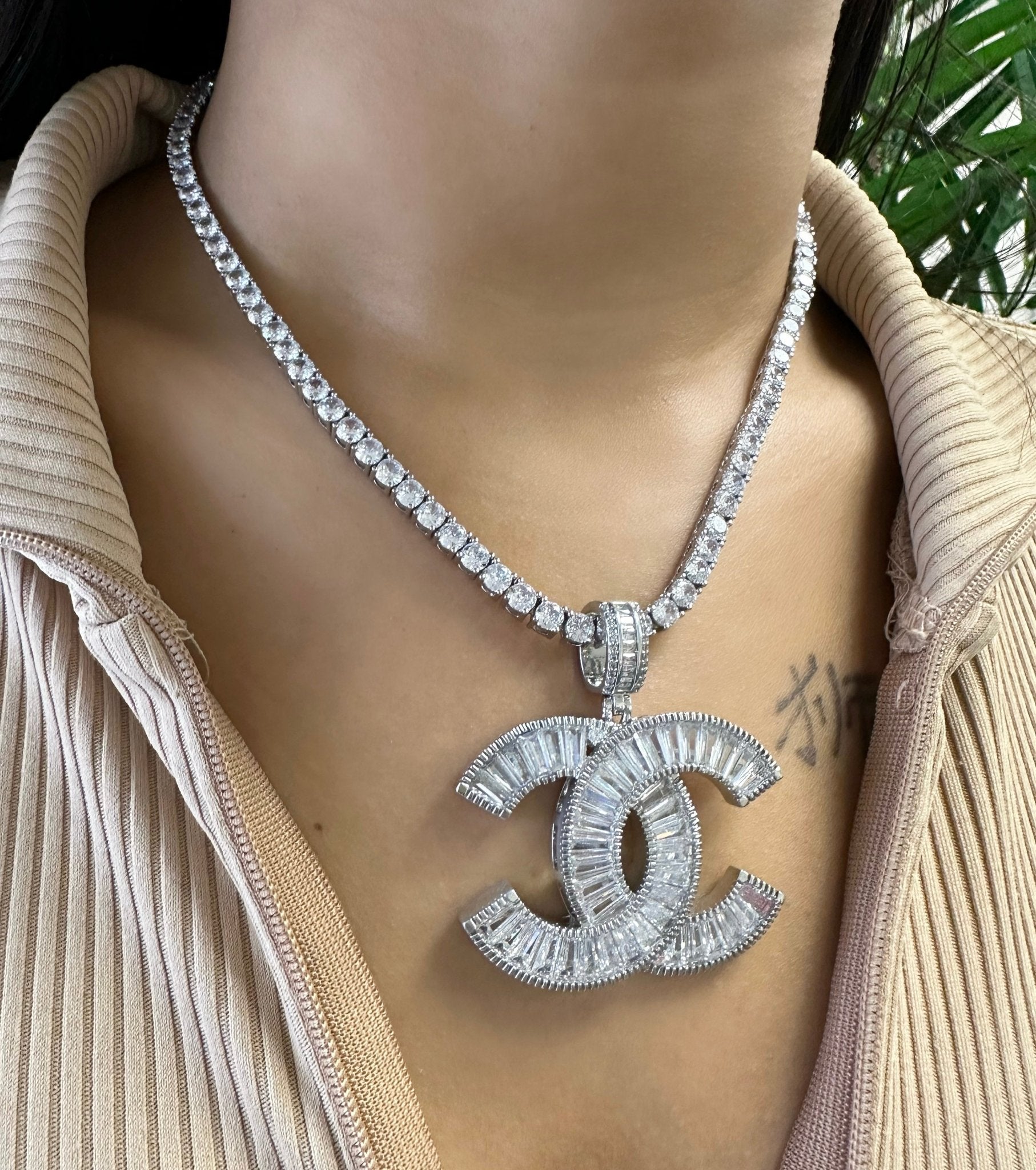 Double C Pendant – close-up detail