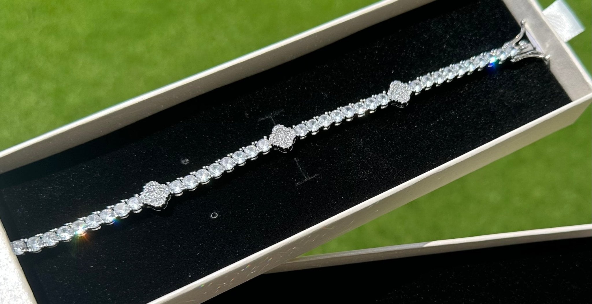 Clover Tennis Bracelet – close-up detail