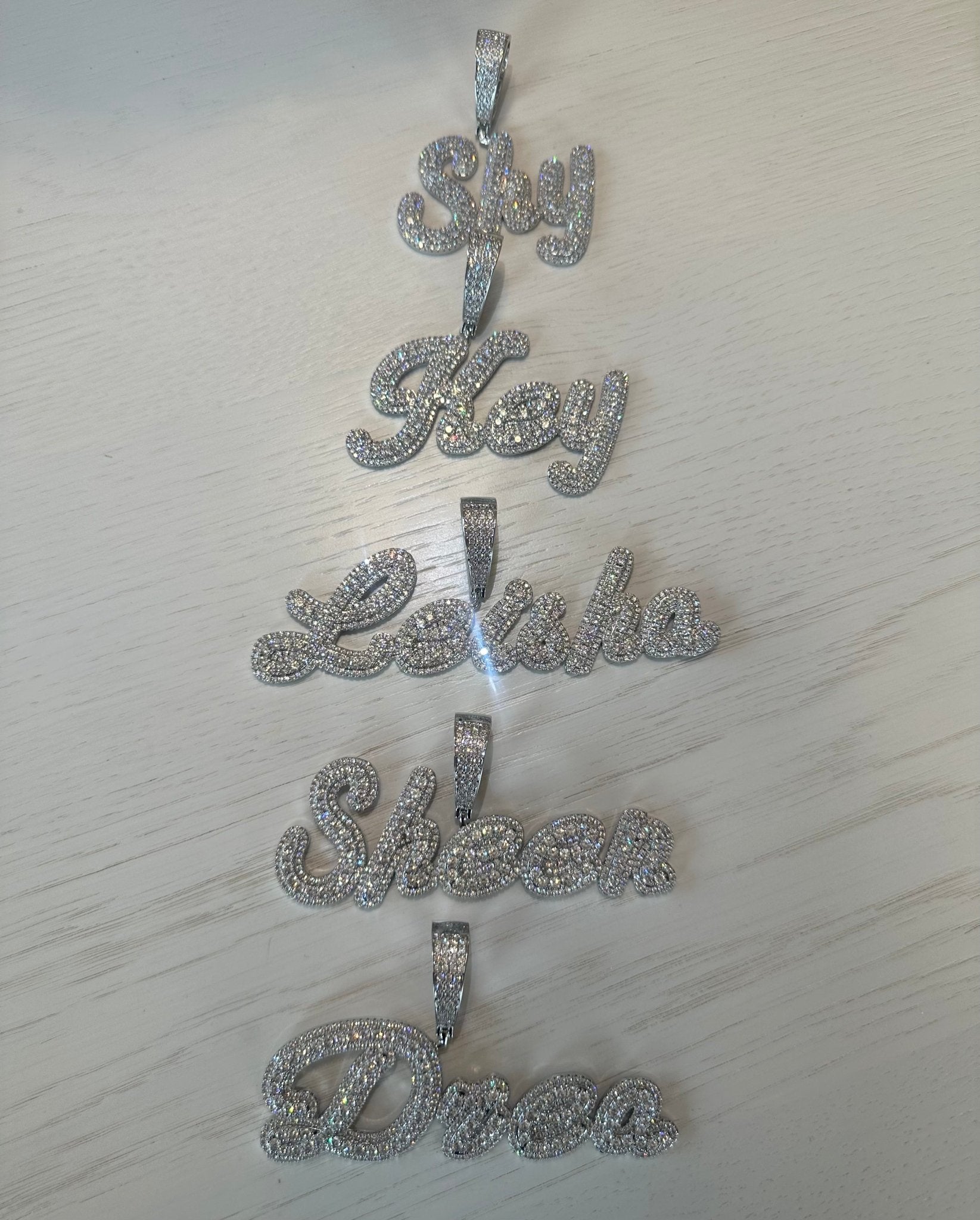 Frosted Custom Name – close-up detail