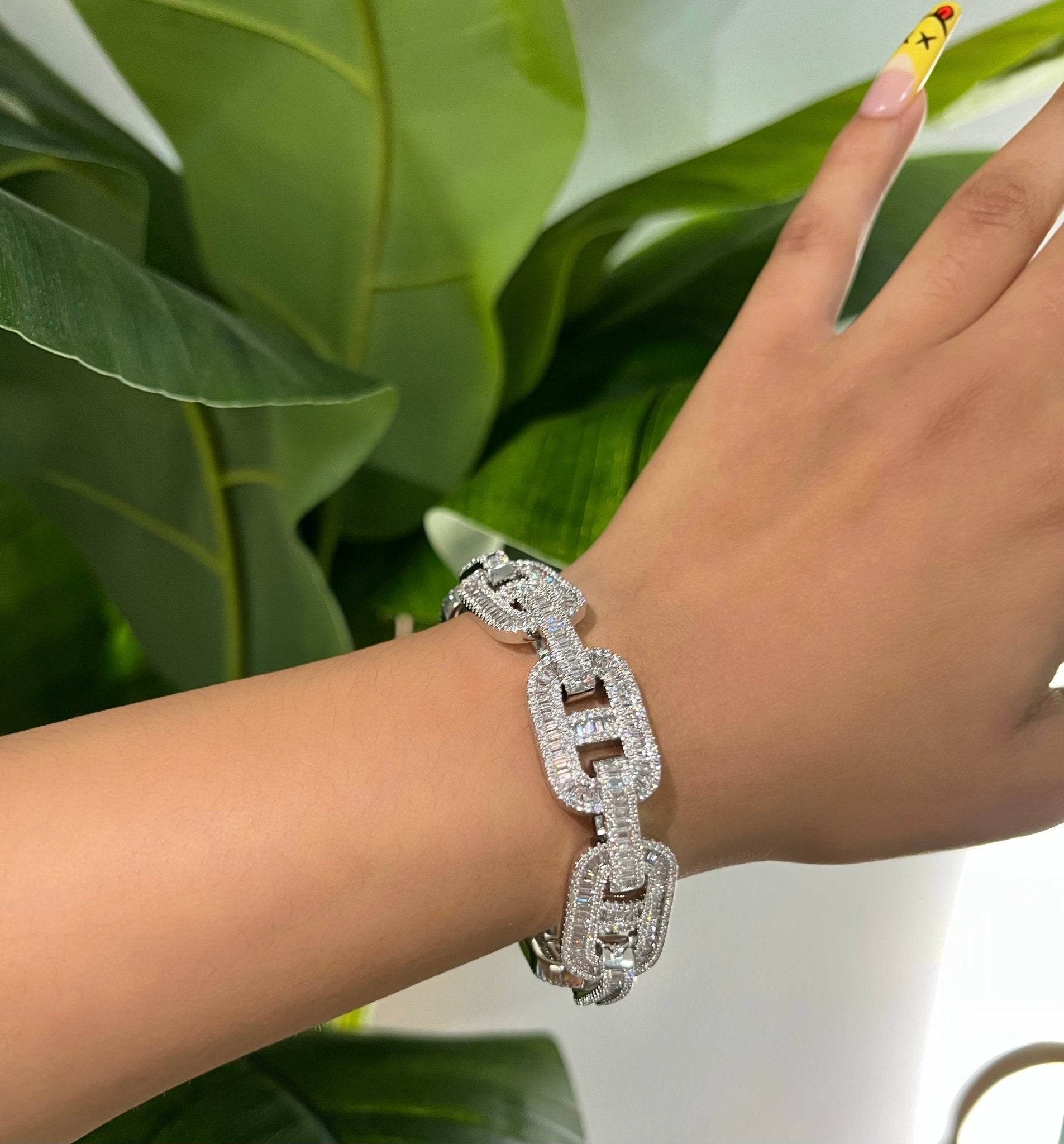 Diore Bracelet — refined anti-tarnish bracelet in 18K silver or gold — CharmBox Diore bracelet