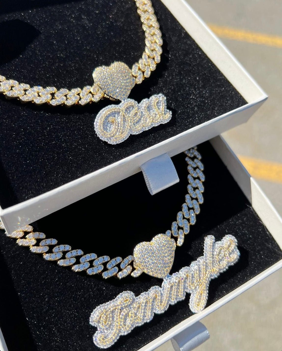 Gold/White Two Tone Heart Custom – close-up detail
