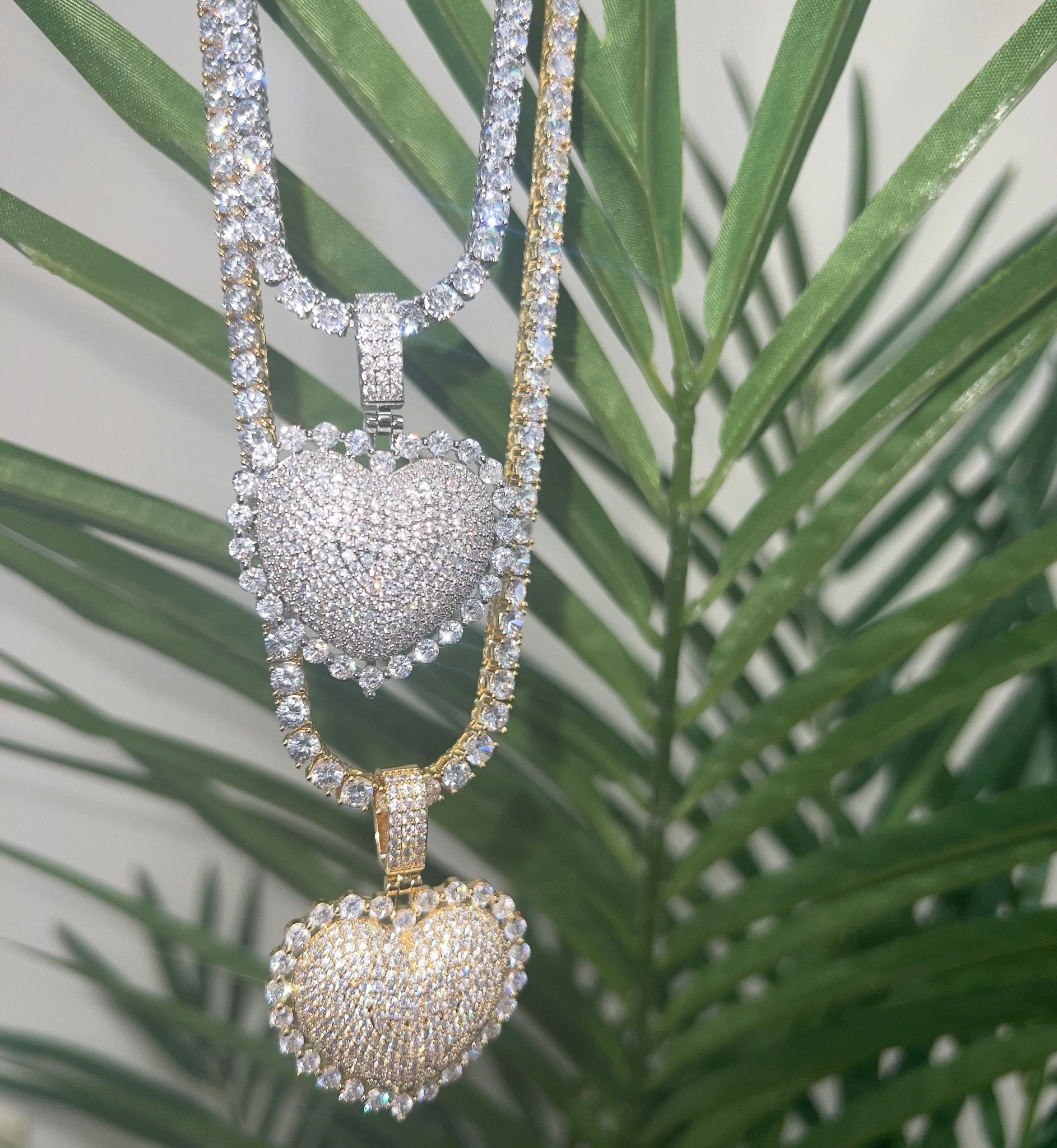Amore Pendant – alternate angle