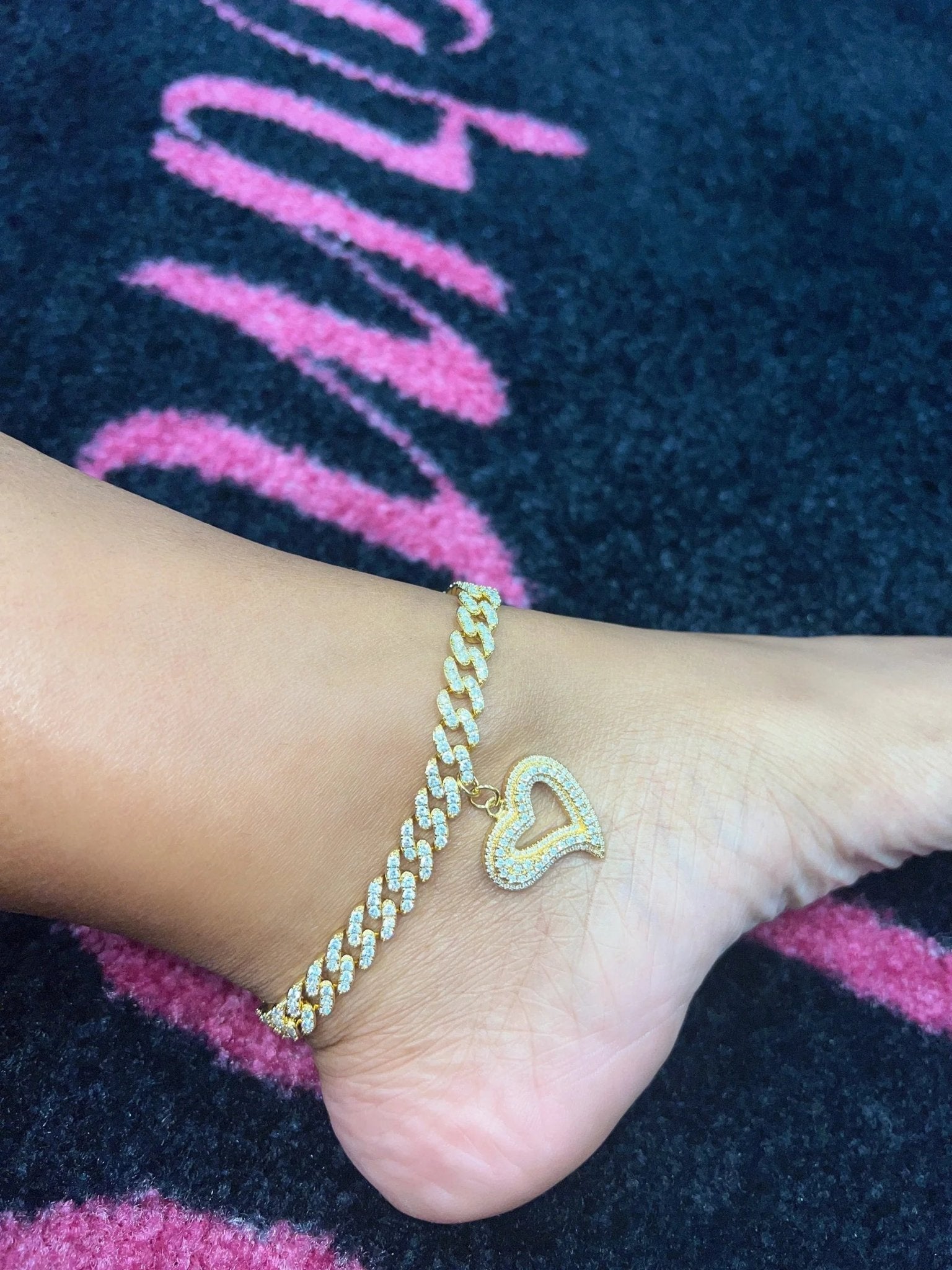 Tilted Heart Anklet – close-up detail