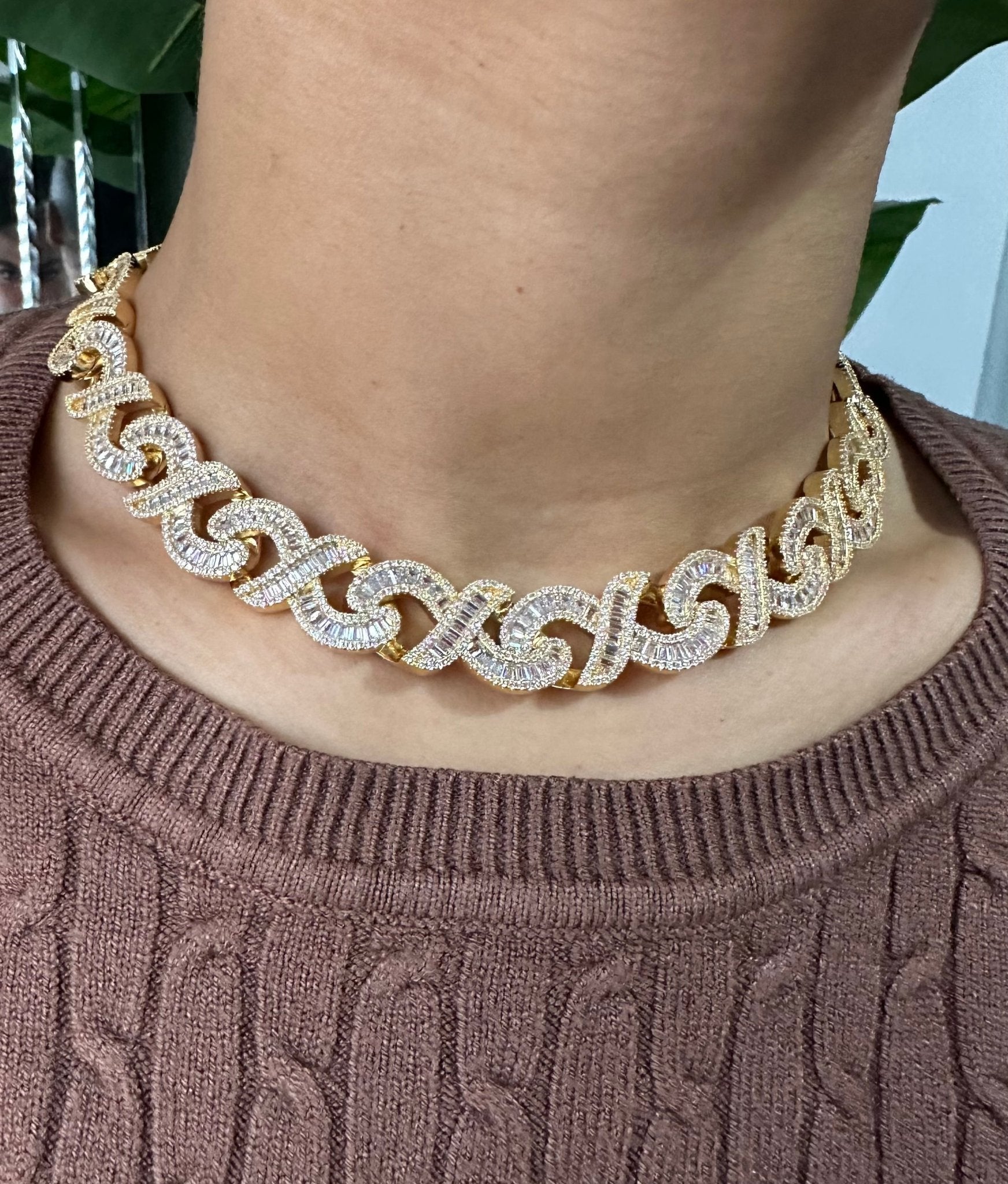 Infinity Link Chain – alternate angle