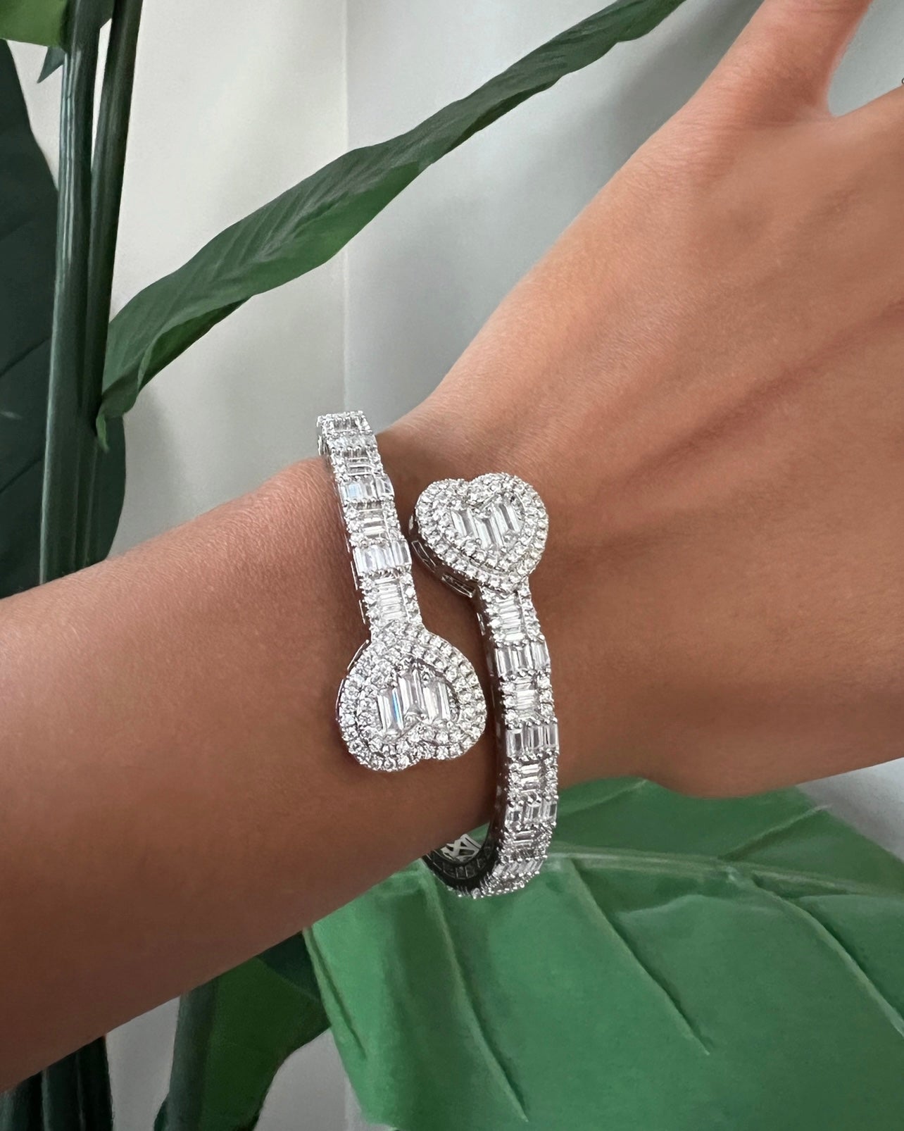 Heart Bangle — 7-inch anti-tarnish bangle in silver, gold, or rose gold — CharmBox heart bangle