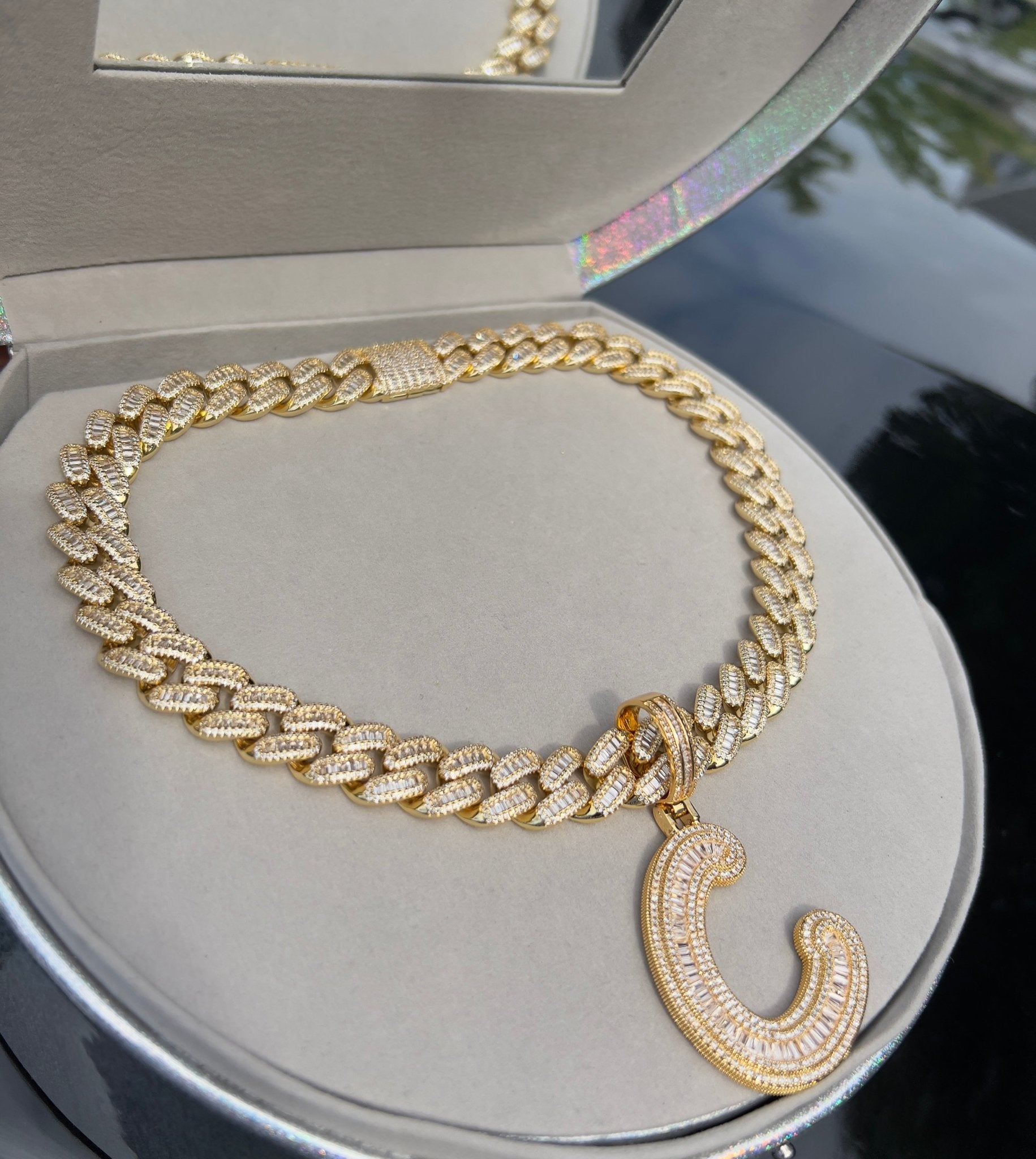 Boss Don Pendant – styled view